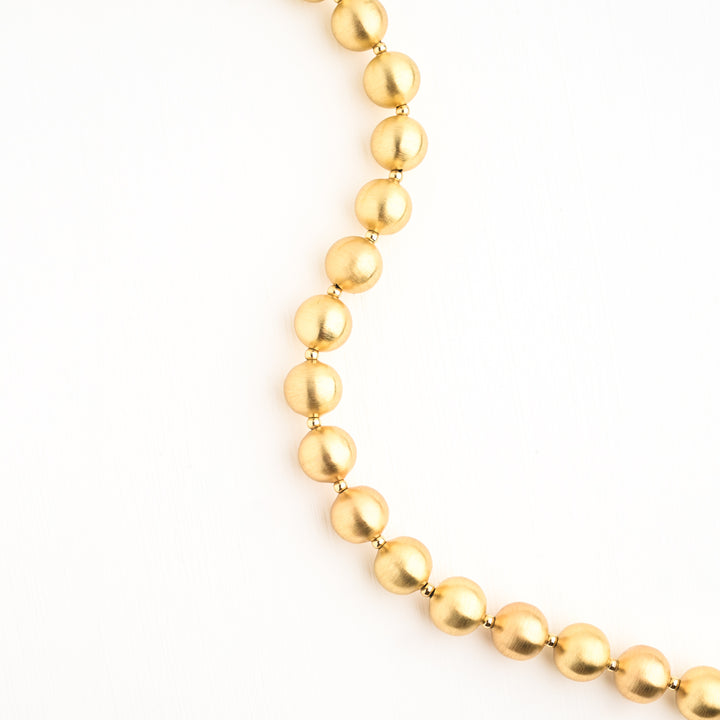 En Vogue Ball Necklace in Gold