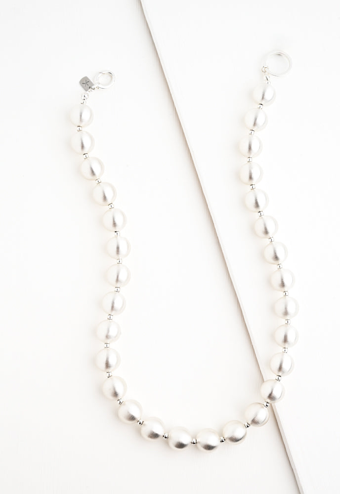 En Vogue Ball Necklace in Silver